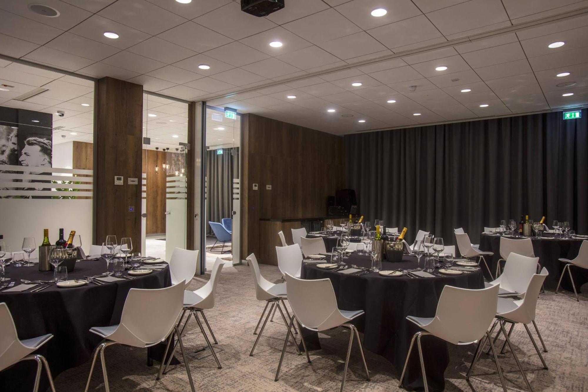 Готель Courtyard By Marriott Edinburgh West Екстер'єр фото