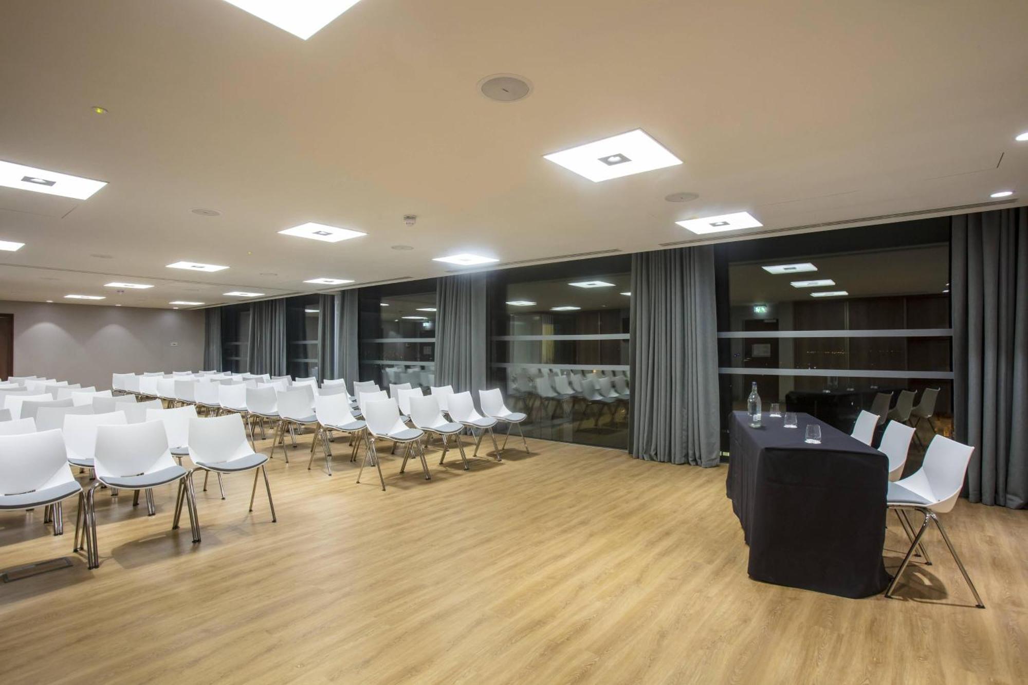 Готель Courtyard By Marriott Edinburgh West Екстер'єр фото