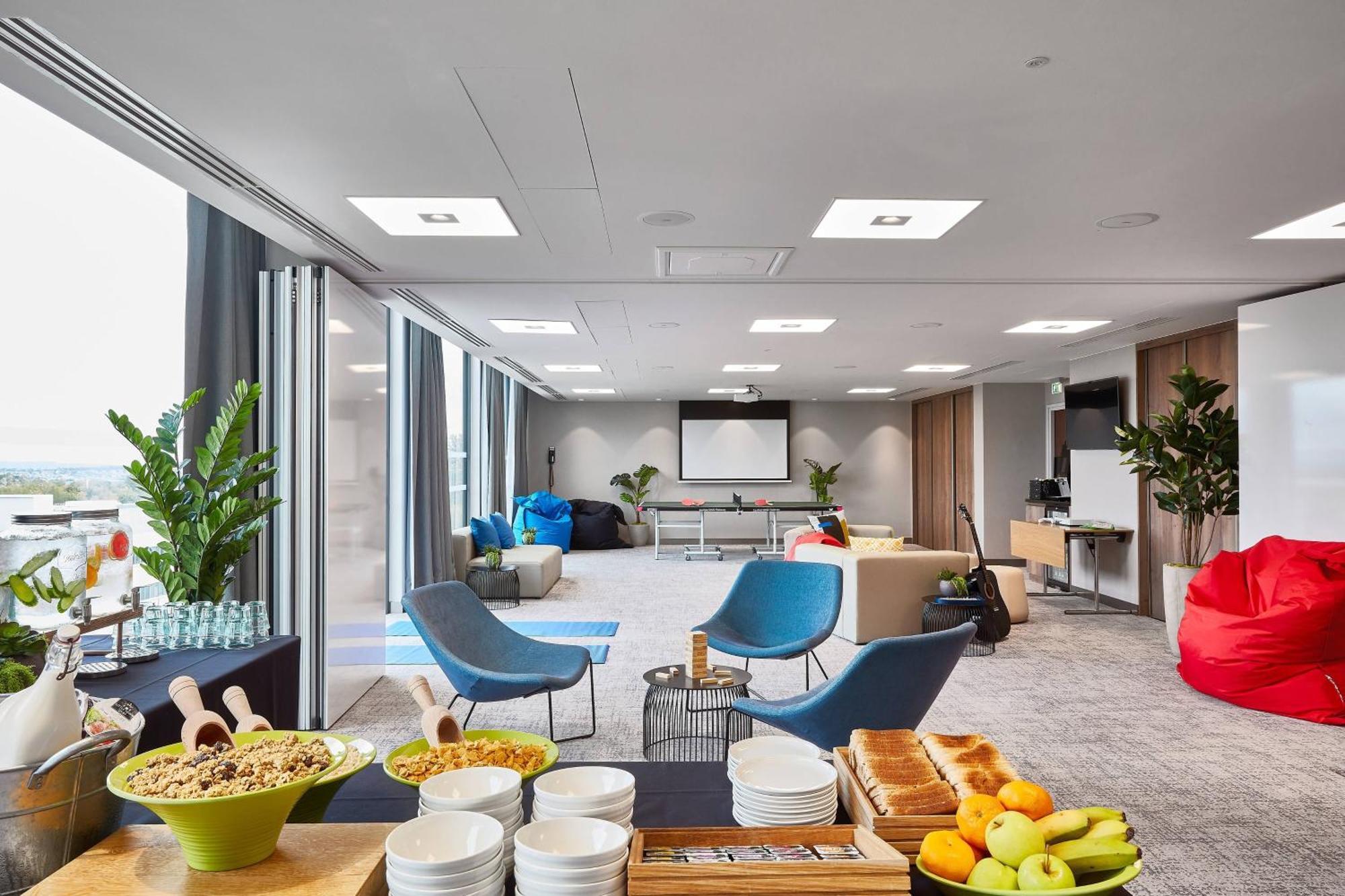 Готель Courtyard By Marriott Edinburgh West Екстер'єр фото