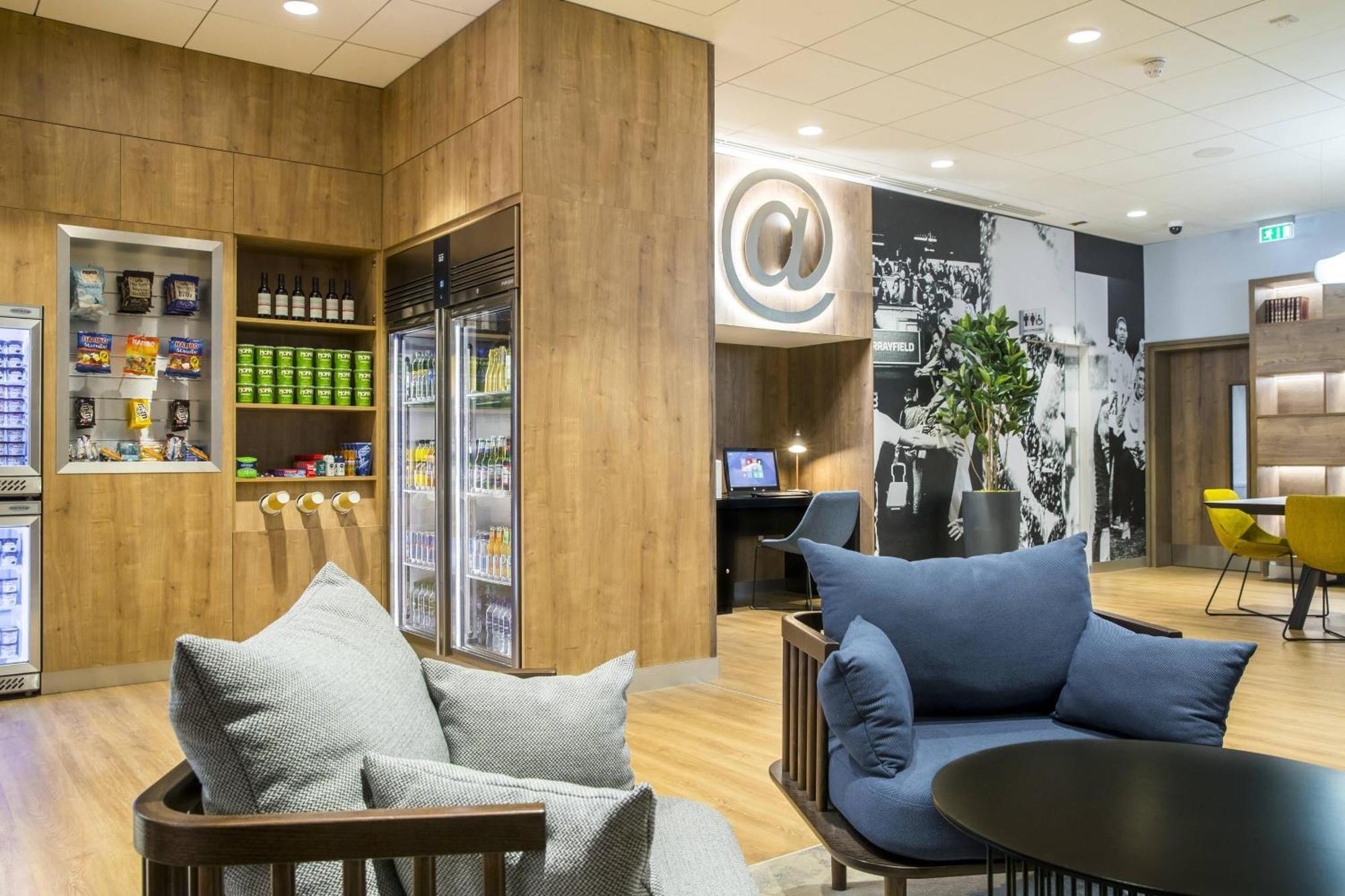 Готель Courtyard By Marriott Edinburgh West Екстер'єр фото