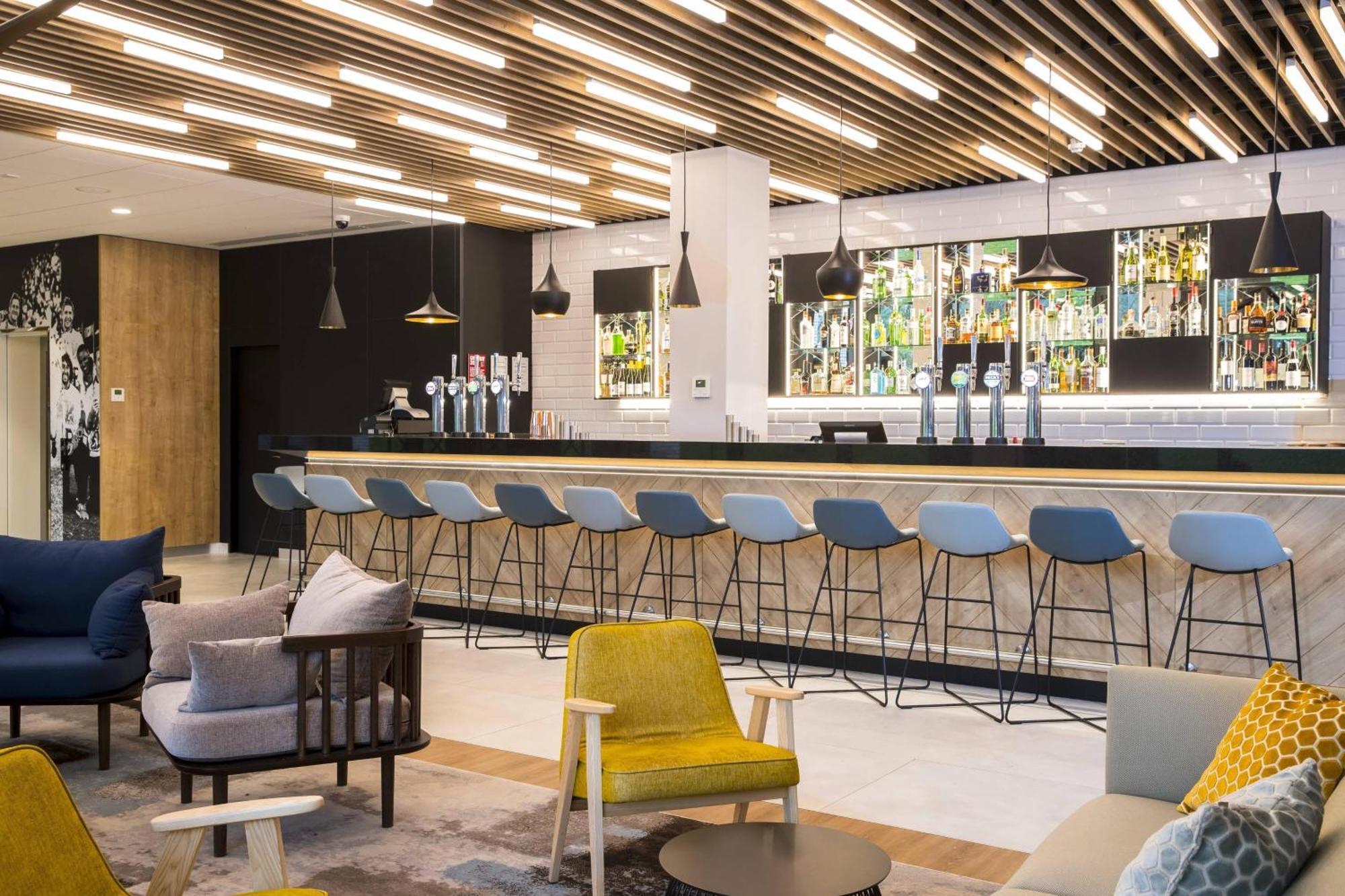 Готель Courtyard By Marriott Edinburgh West Екстер'єр фото