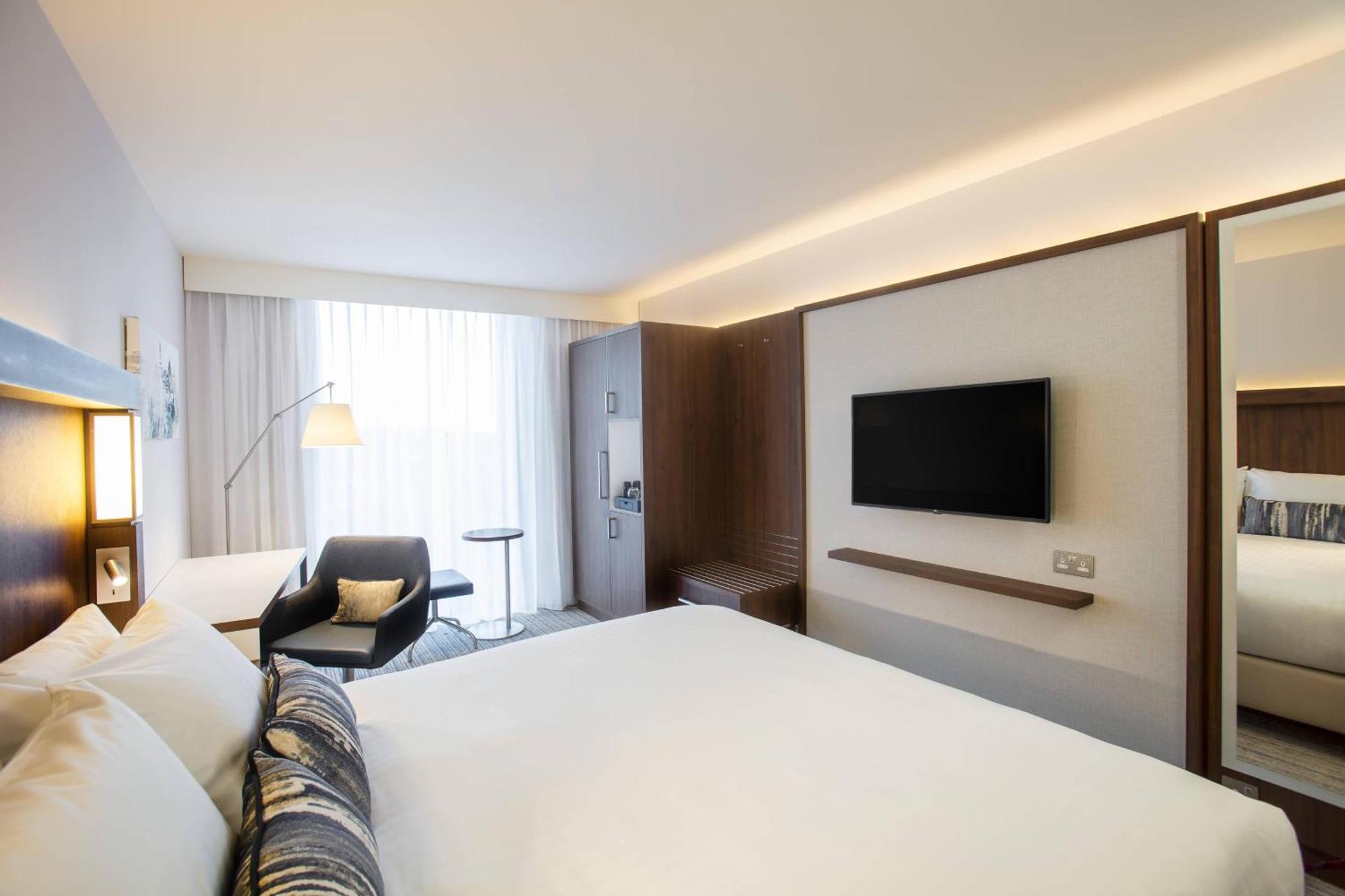 Готель Courtyard By Marriott Edinburgh West Екстер'єр фото
