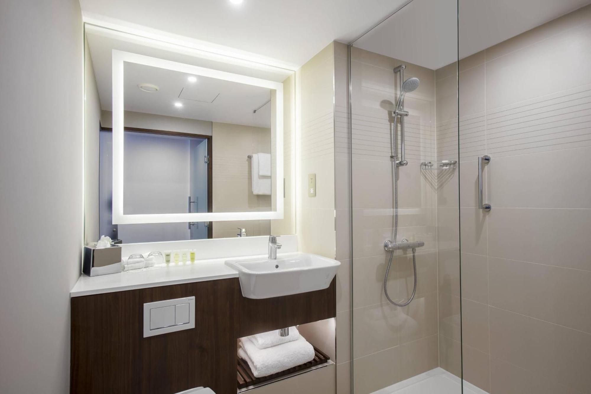Готель Courtyard By Marriott Edinburgh West Екстер'єр фото