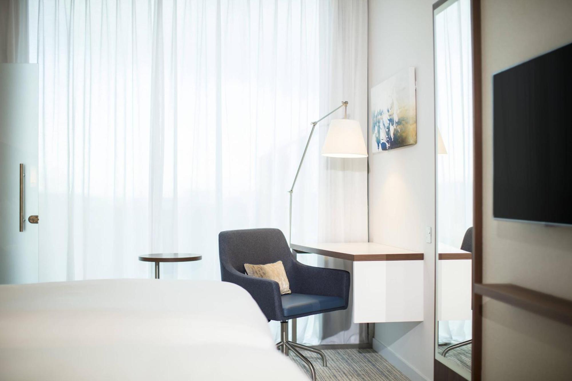 Готель Courtyard By Marriott Edinburgh West Екстер'єр фото