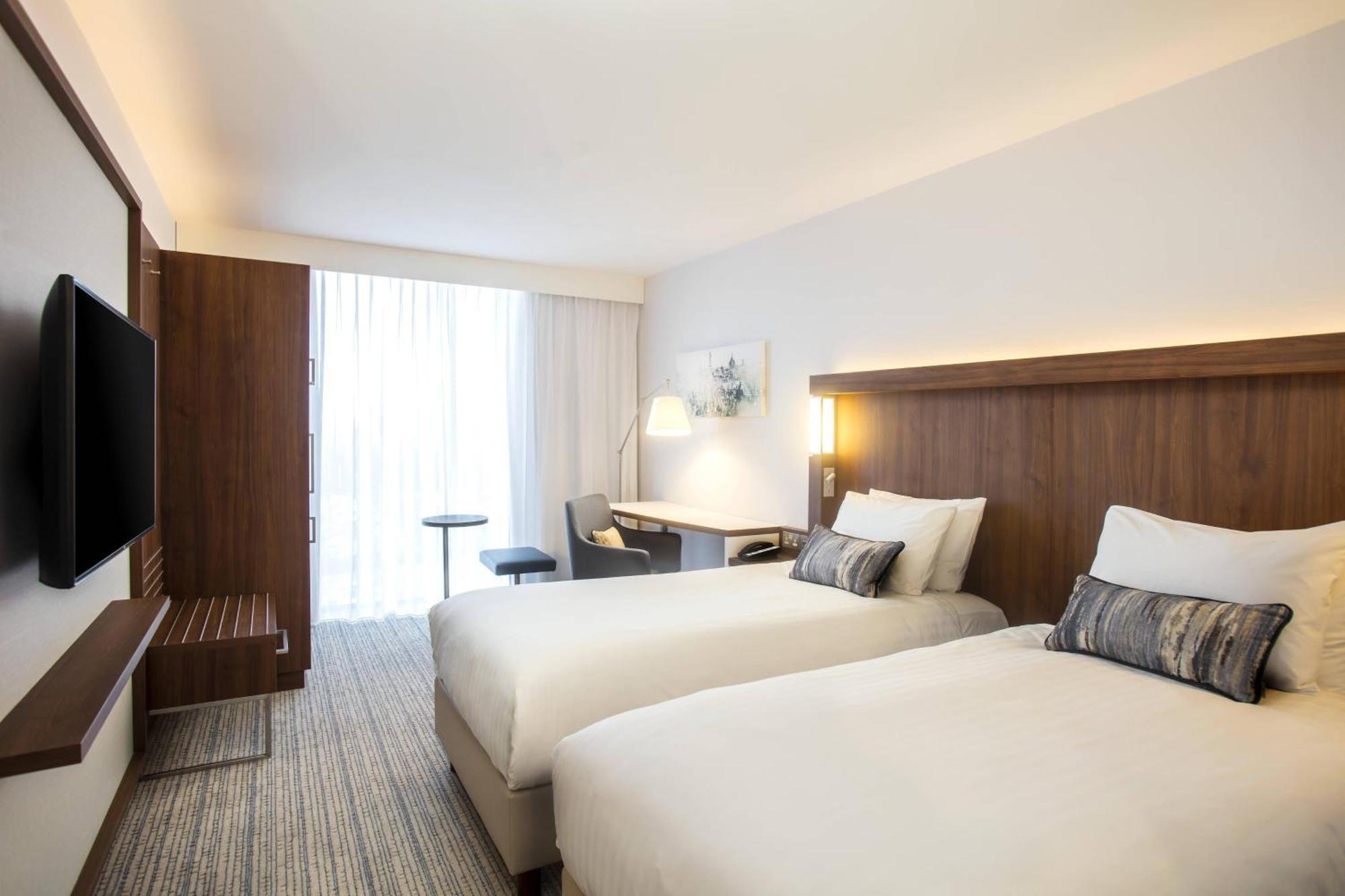 Готель Courtyard By Marriott Edinburgh West Екстер'єр фото