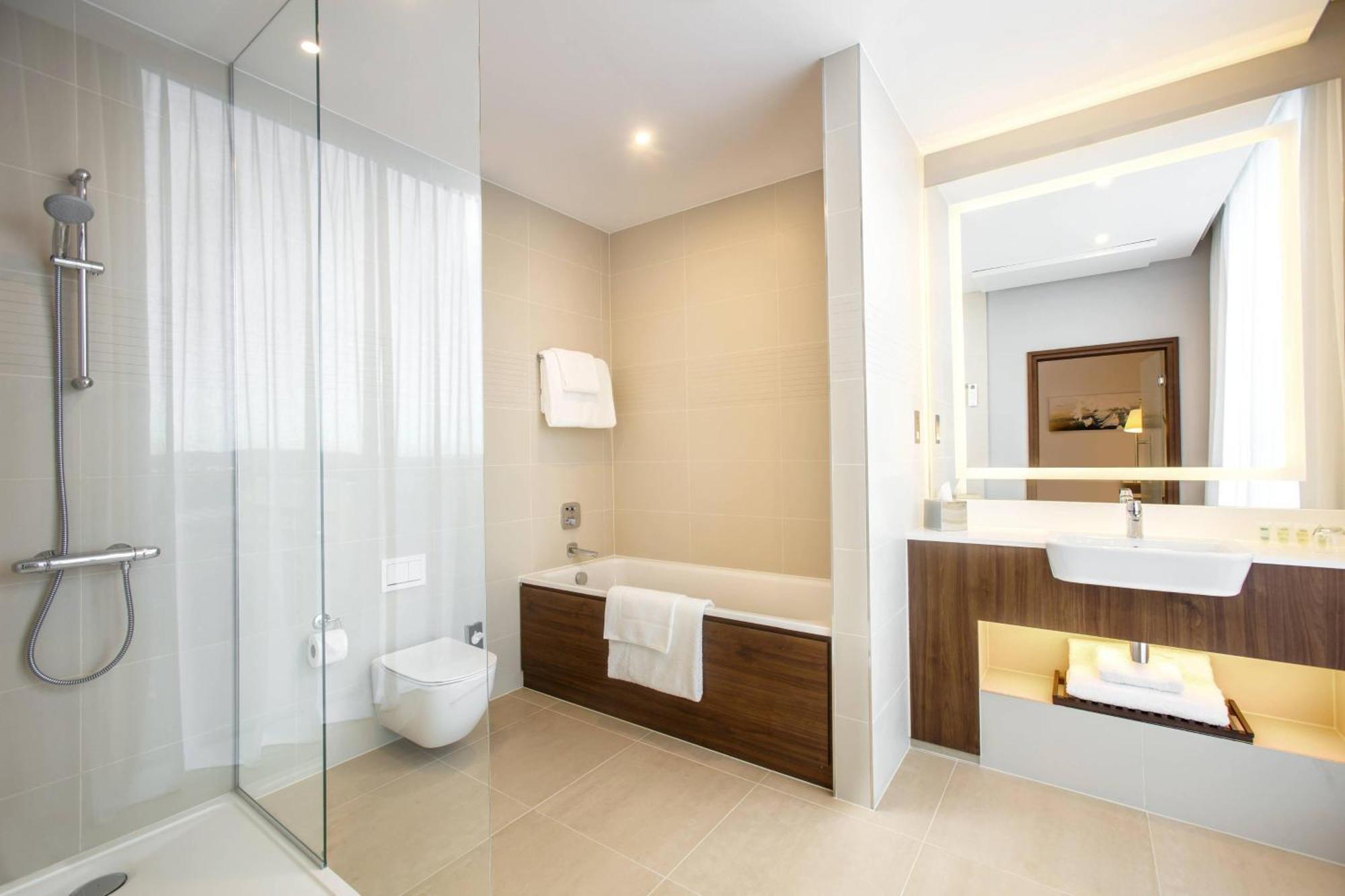 Готель Courtyard By Marriott Edinburgh West Екстер'єр фото
