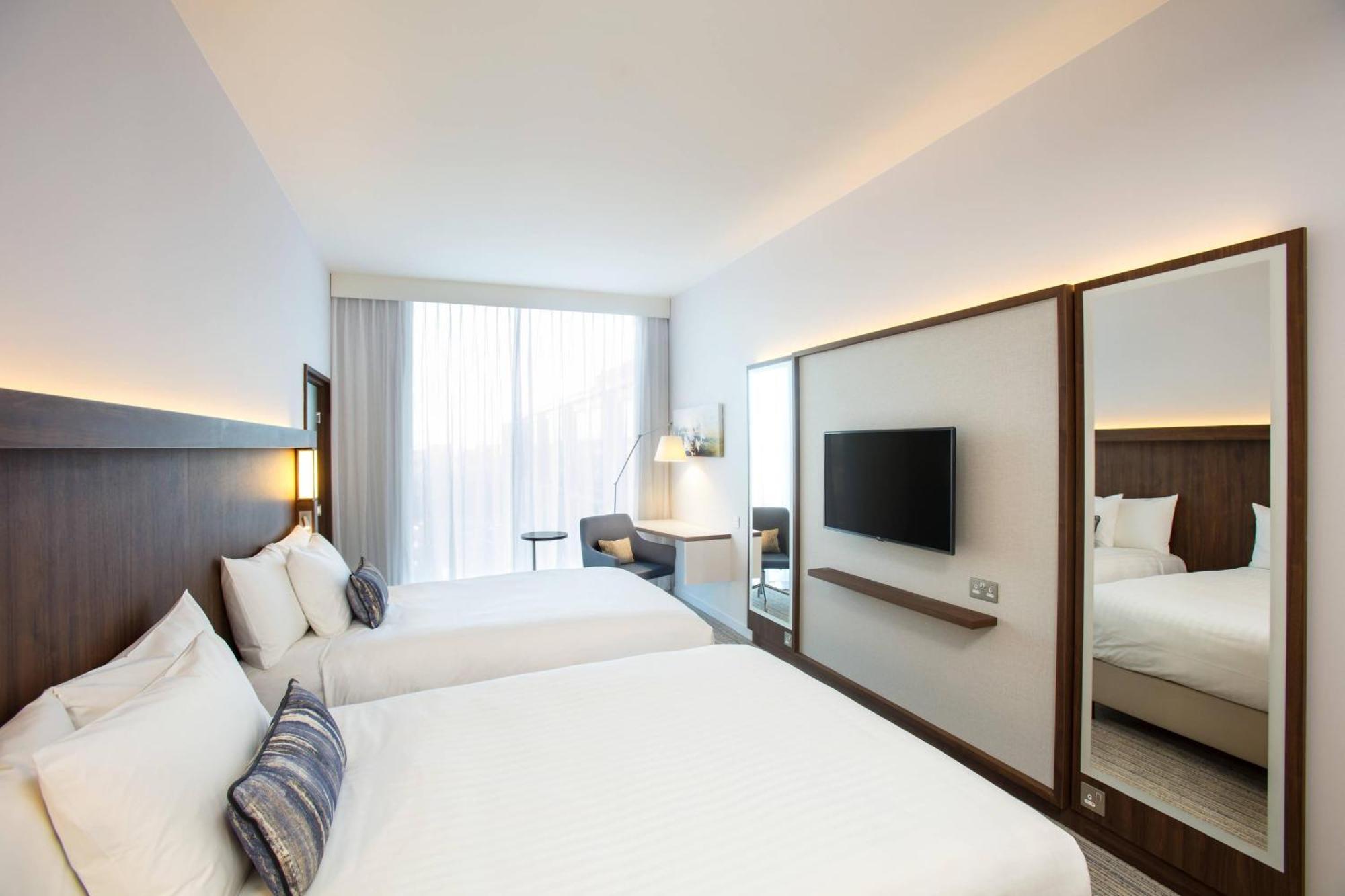 Готель Courtyard By Marriott Edinburgh West Екстер'єр фото