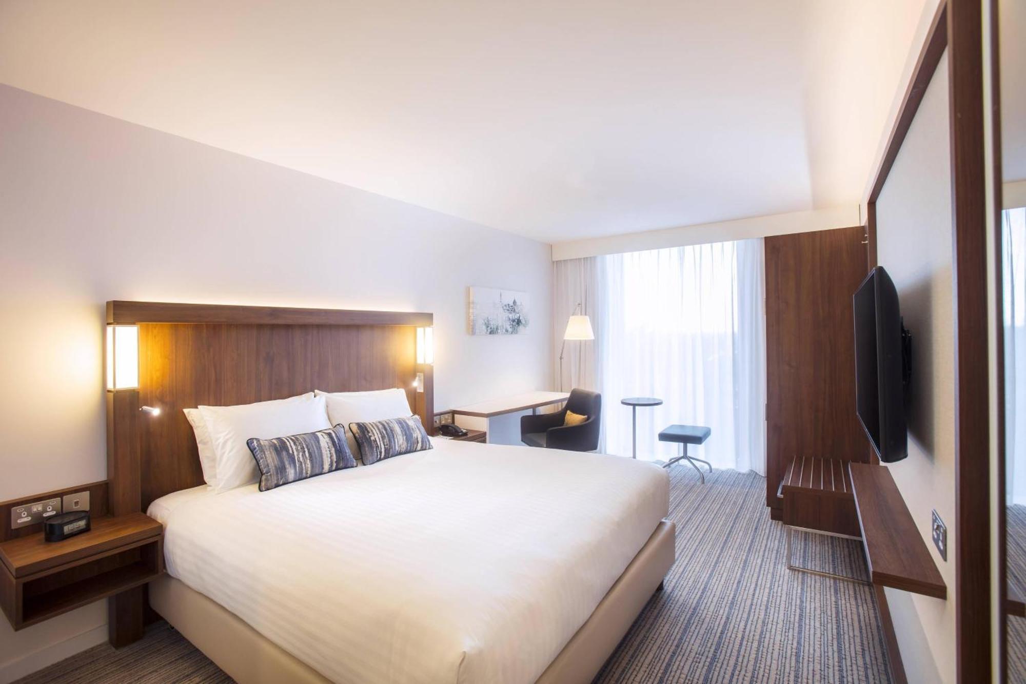 Готель Courtyard By Marriott Edinburgh West Екстер'єр фото