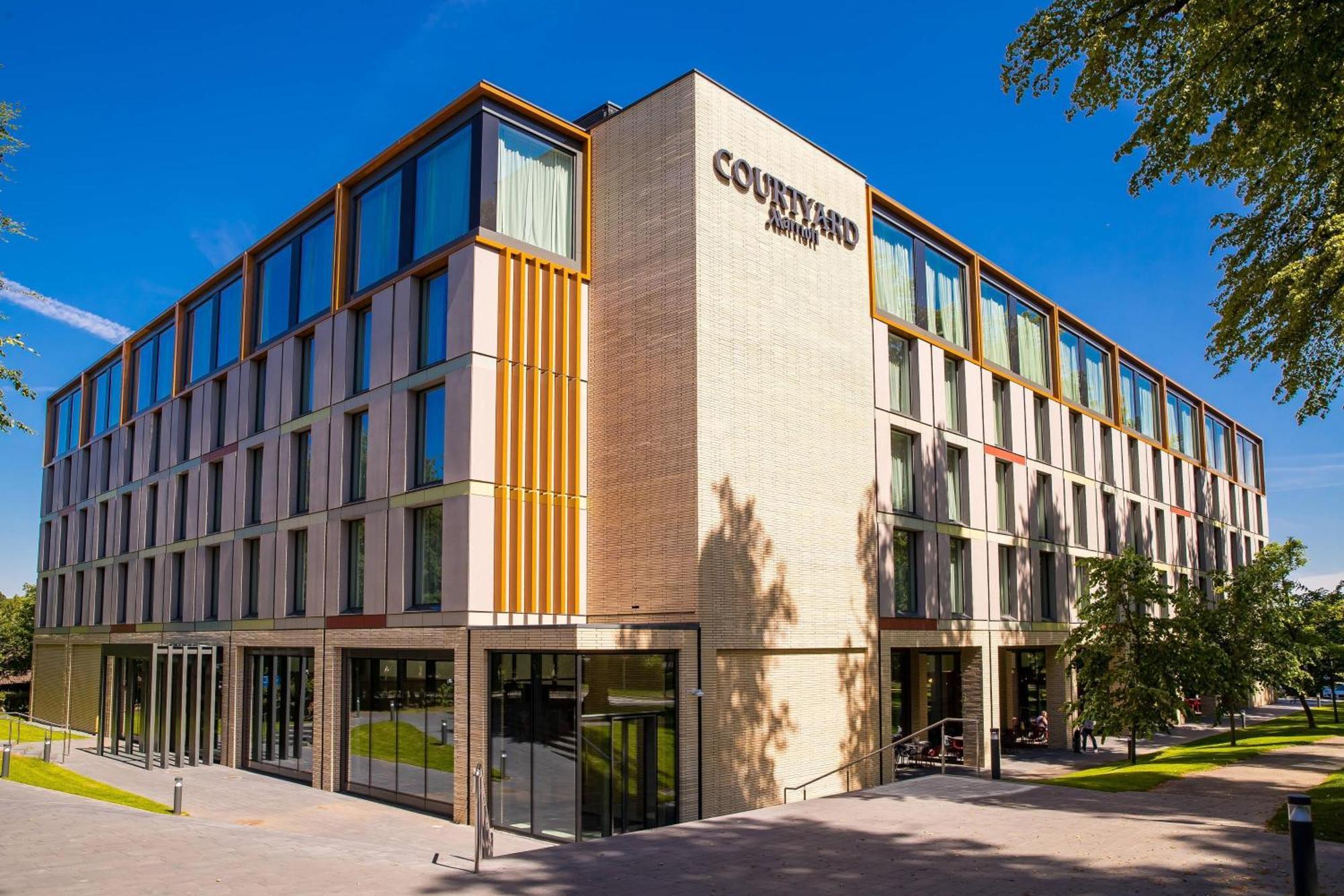 Готель Courtyard By Marriott Edinburgh West Екстер'єр фото